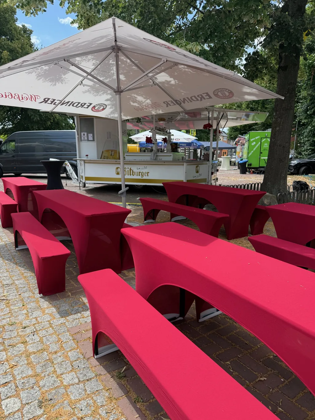 Schankwagen von Kathrin's Eventservice bei einem Fest im Freien